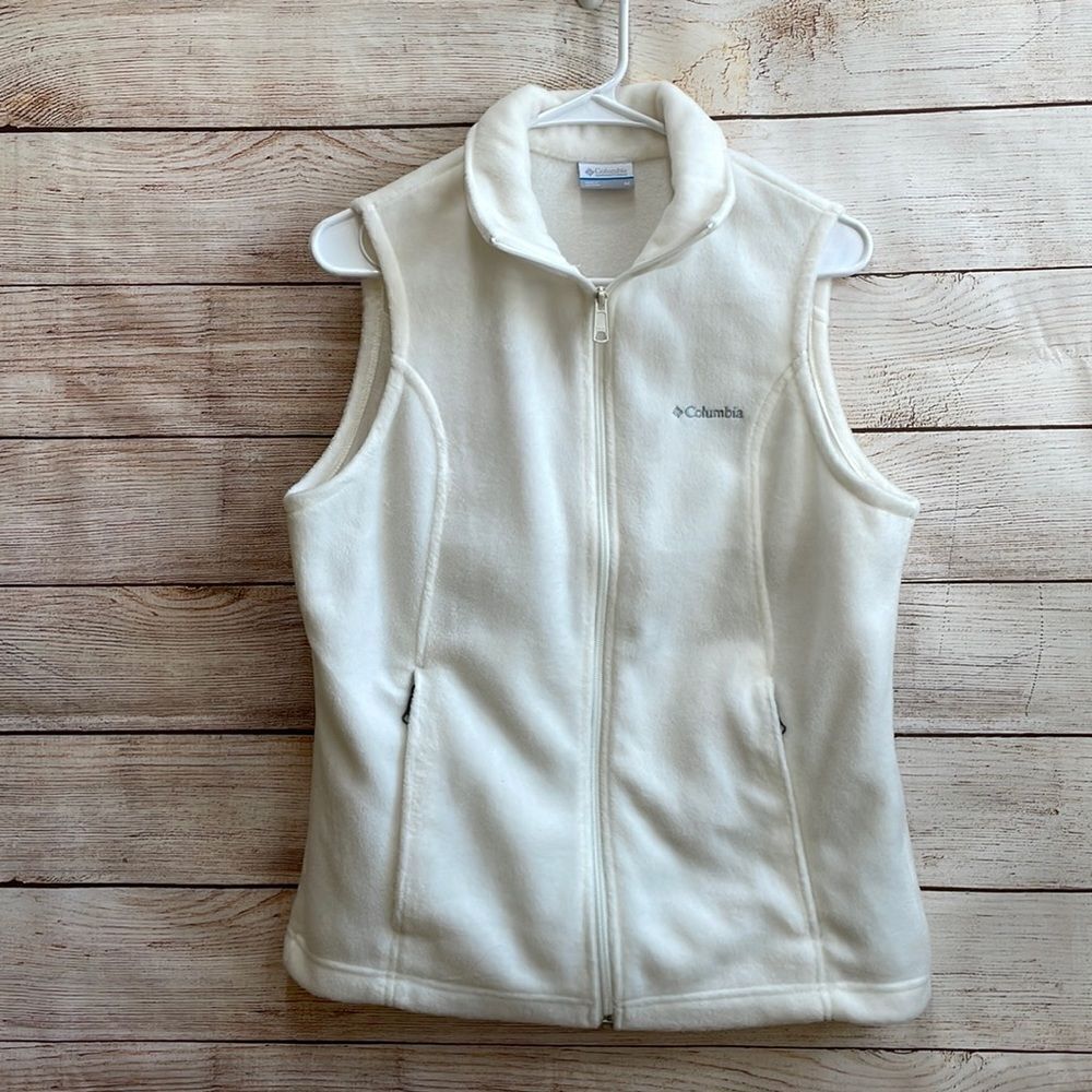 COLUMBIA FLEECE VEST IN WHITE‎